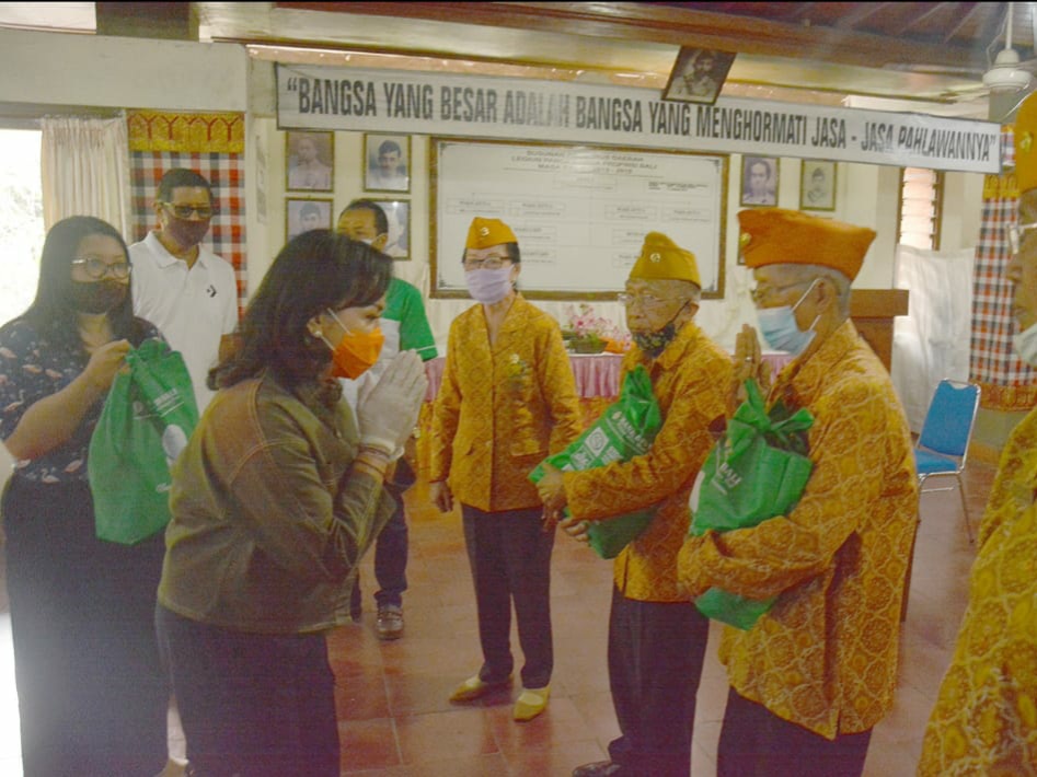Sinergi K3S Denpasar Bersama Bank BPD Bali Serahkan Bantuan Paket Sembako Kepada Veteran