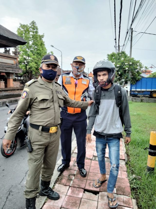 Gelar Operasi di Padangsambian, Tim Yustisi Kota Denpasar Jaring 17 Pelanggar Prokes