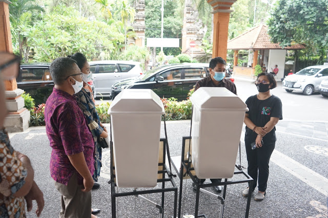 Asosiasi Asuransi Umum Indonesia Denpasar Bantu 10 Unit Wastafel Portable