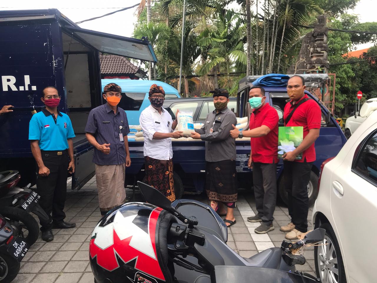 ASN Tergabung Organisasi Korpri Kota Denpasar Kembali Serahkan Bantuan Beras  ke Masyarakat