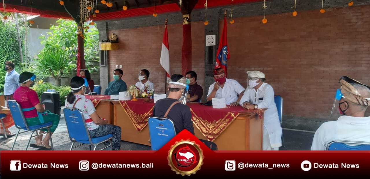 Dinsos Kembali Serahkan BLT Sektor Informal Denpasar