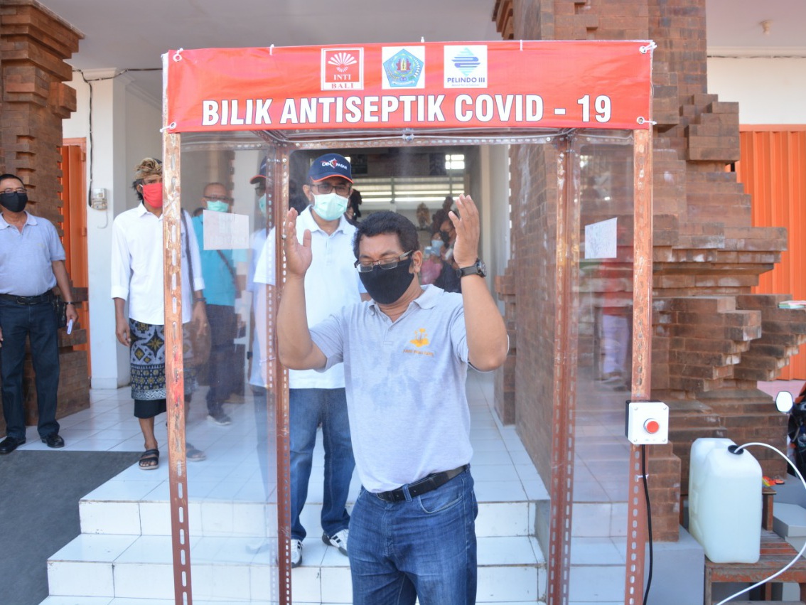 Antisipasi Penyebaran Virus Corona Giliran Pasar Rakyat Di Wilayah Denpasar Selatan Dipasang Bilik Antiseptik