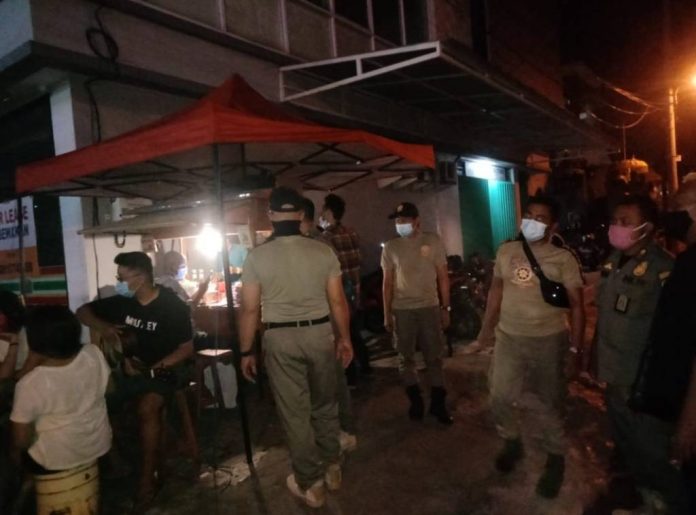 Langgar Prokes, Satpol PP Kota Denpasar Bubarkan Kerumunan