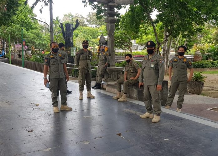 Satpol PP Denpasar Tetap Awasi Lapangan Puputan Badung Pascadibuka Kembali