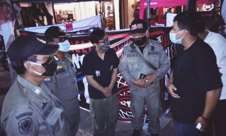 Satpol-PP Denpasar Bubarkan Kerumunan Jalan Veteran