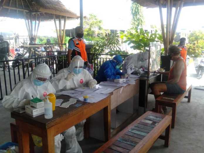 GTPP Covid-19 Kota Denpasar Rapid Test Kepada 201 ABK di Pelabuhan Serangan