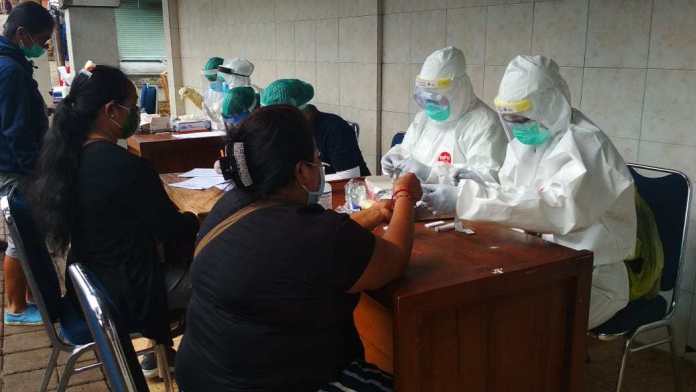 186 Pedagang Pasar Kumbasari Ikuti Rapid Test