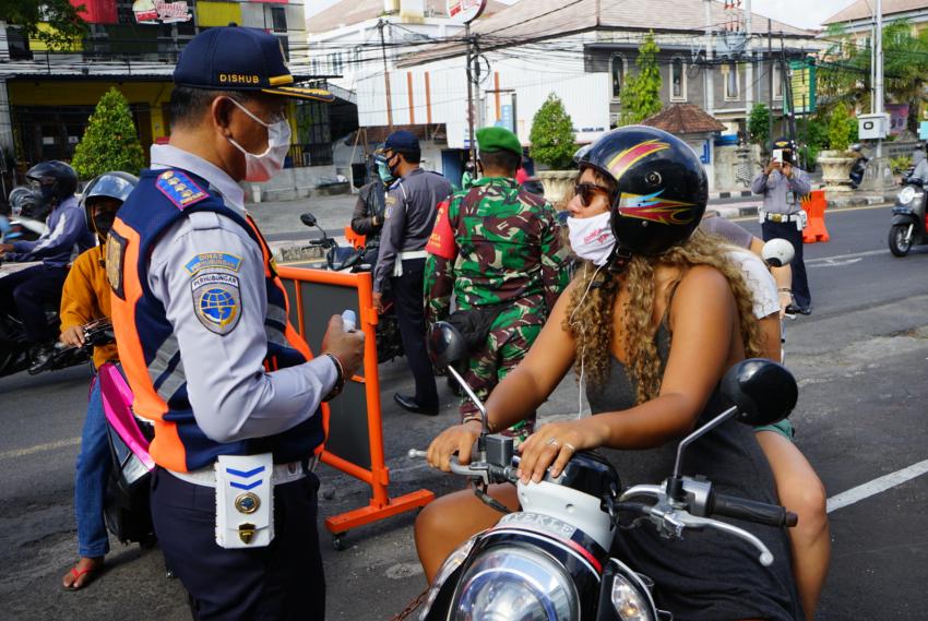 Penumpukan Masyarakat Saat PKM, Pemkot Denpasar Akan Evaluasi Sistem Pemeriksaan di Pos Perbatasan