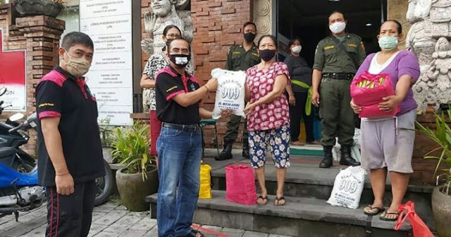 Pemkot Denpasar Beri Bantuan Sembako pada 9941 KK