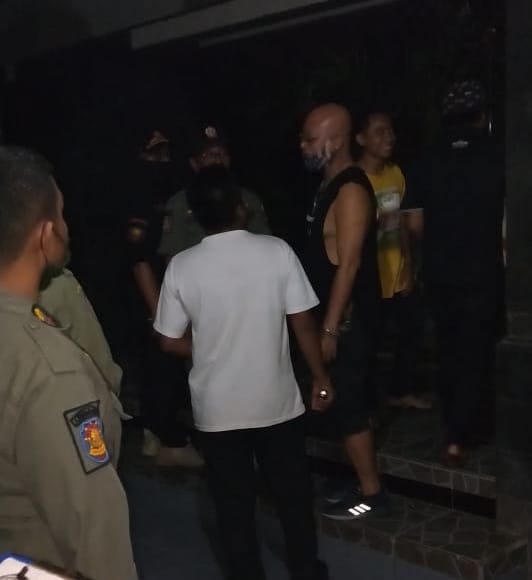 Bengkung! Kafe R Ngotot Buka Langgar Ketentuan Saat Covid-19 Ditertibkan Satpol PP