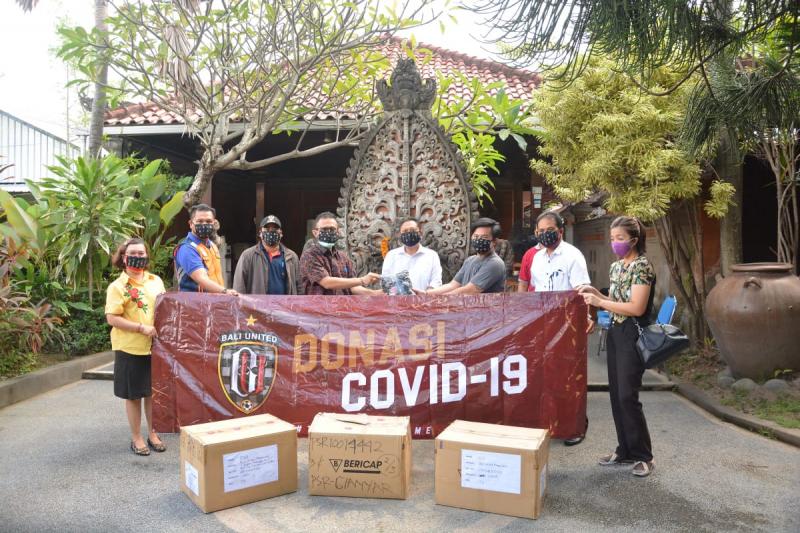 Dukung Penanganan Covid-19 Denpasar, Bali United Sumbangkan 25 Ribu Masker