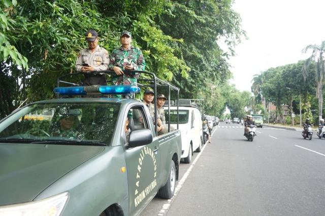 Libatkan TNI dan Polri Pemkot Denpasar Gencarkan Informasi Keliling, Ajak Masyarakat Antisipasi Covid-19