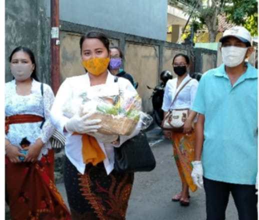 Bantu Warga Isolasi Mandiri, Yowana Satya Graha Dan PKK Sumerta Lakukan Aksi Ini