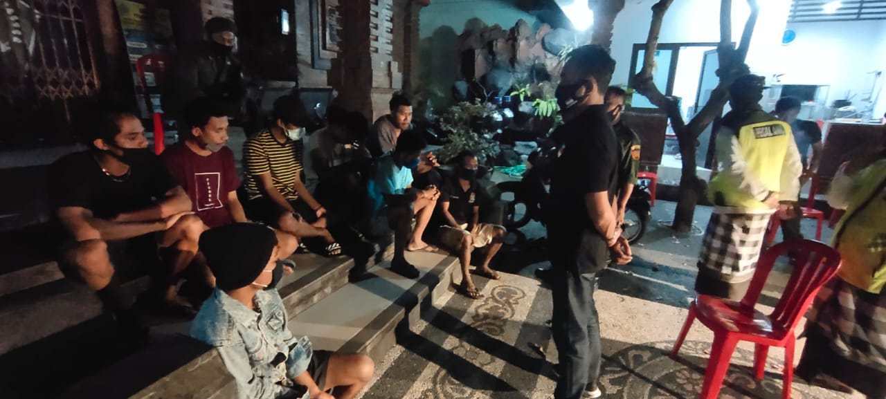 Satgas Peguyangan Kangin Amankan Delapan Orang Yang Kedapatan Pesta Miras