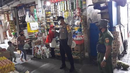 Ajak Masyarakat Patuhi Prokes, Desa Padangsambian Kelod Rutin Laksanakan Patroli
