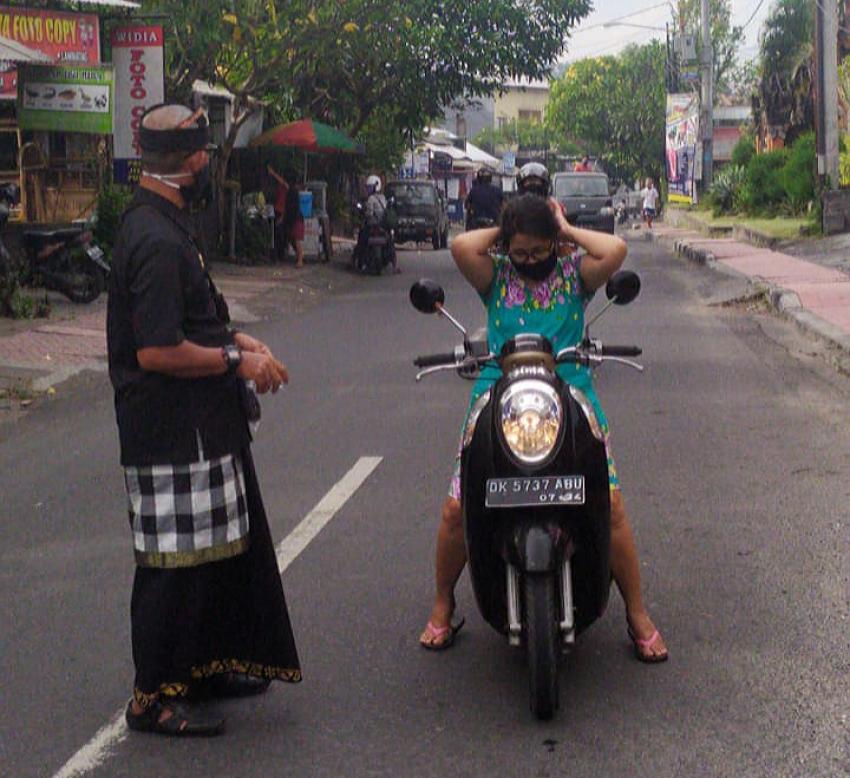 Ingat! Cegah Covid-19, Masuk Desa Tonja Kini "Wajib Pakai Masker"