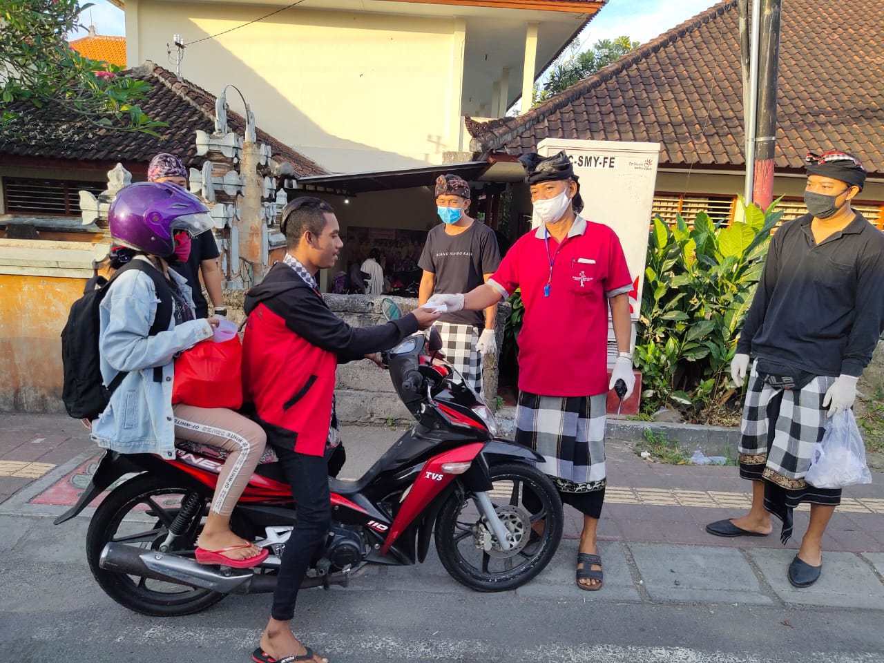 Masuk Desa Padangsambian Klod Wajib Pakai Masker