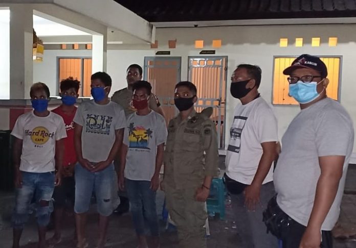 Pesta Miras, Empat Pemuda Diamankan Satgas Covid-19 Desa Peguyangan Kangin