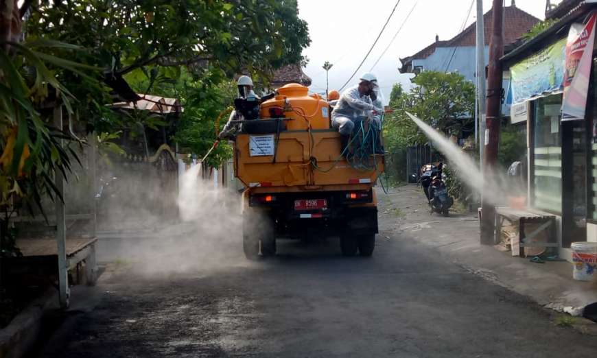 Cegah Penyebaran Covid 19 : Pemkot Denpasar Semprotkan 110 ribu Liter Disinfektan di Kecamatan Denpasar Barat