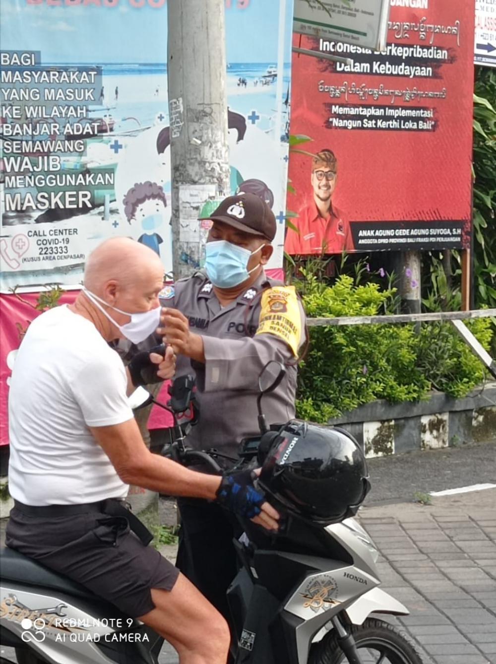 Home  Info & Peristiwa PPKM, Satgas Covid-19 Kelurahan Sanur Bagikan Masker dan Pantau Penerapan Prokes