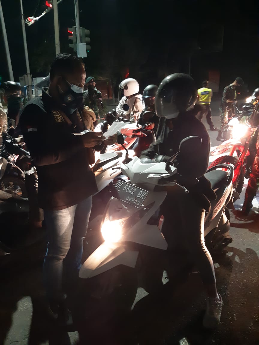 Tim Yustisi Denpasar Terus Gencarkan Penertiban PPKM Darurat di Pos Penyekatan