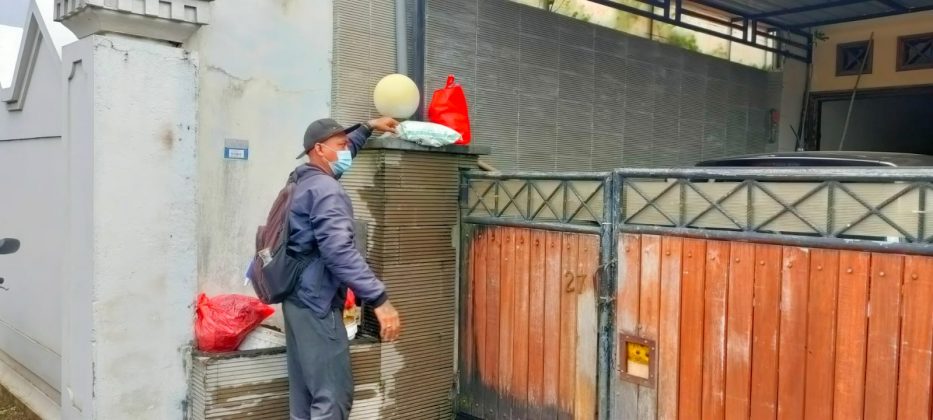 Pemkot Denpasar Salurkan Sembako bagi Warga yang Jalani Isolasi