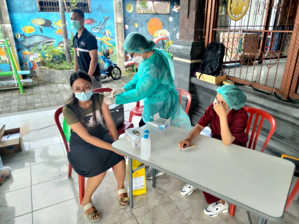 274 Masyarakat Desa Pemecutan Kelod Ikuti Vaksinasi Dosis II
