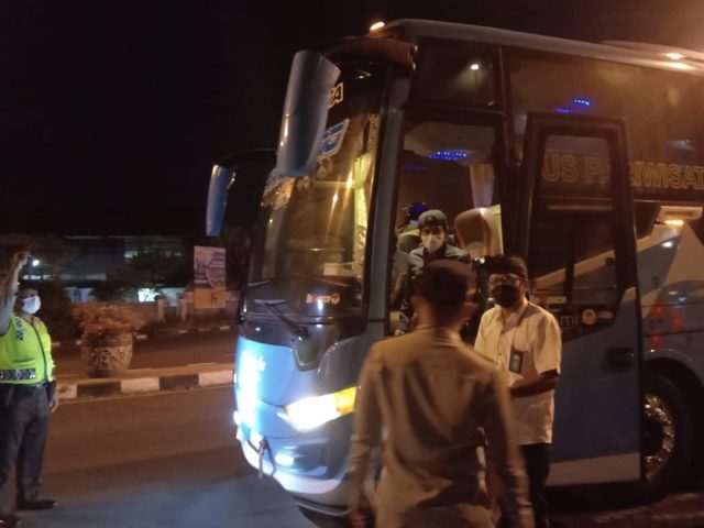 Ingatkan Masyarakat Kota Tetap Taat Prokes, Tim Yustisi Terus Gelar Pemantauan Prokes di Sejumlah Titik