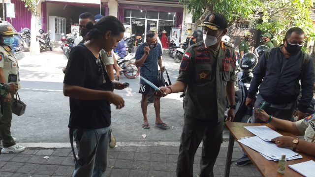 Tim Yustisi Denpasar Kembali Temukan 20 Pelanggar Prokes