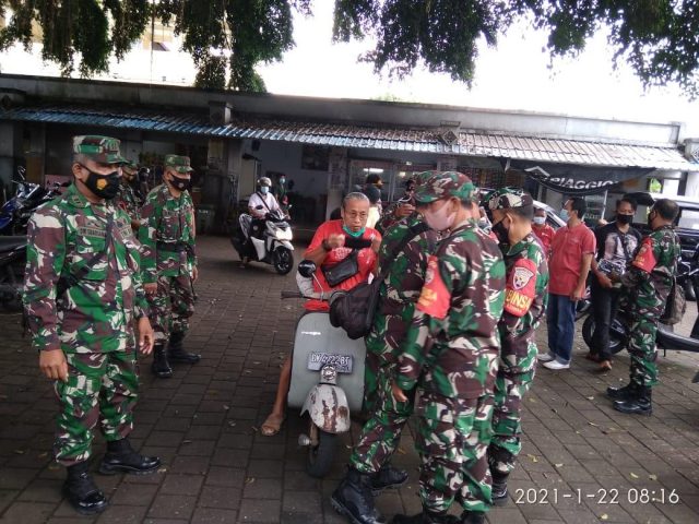 Tim Gabungan Gelar Razia Prokes di Kelurahan Tonja, Lima Pelanggar Terjaring