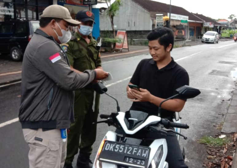 Kasus Covid-19 Meningkat, Desa Padangsambian Klod Gelar Sidak Masker di 25 Titik Akses Keluar Masuk Desa