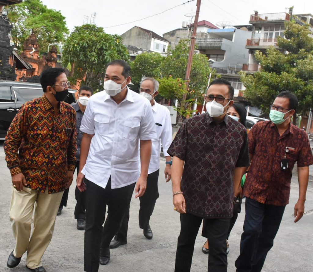 Dampingi Mendag, Walikota Jaya Negara Sambut Baik SOP PeduliLindungi di Pasar Rakyat