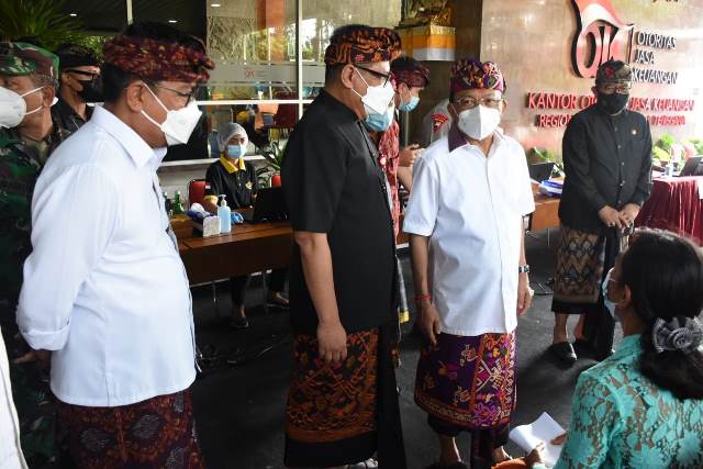 Dukung Pemerintah, Pegawai Industri Jasa Keuangan Lakukan Vaksinasi