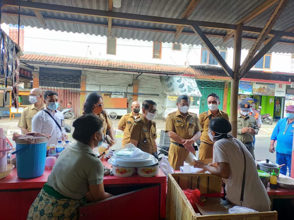 Tim Evaluasi Desa Kelurahan Tangguh dan Aman Covid-19 Kota Denpasar Lakukan Evaluasi di Sejumlah Pasar