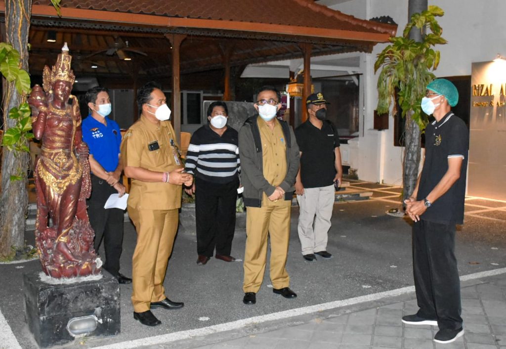 Jaya Negara dan Arya Wibawa Tinjau Lokasi Isoman Terpusat