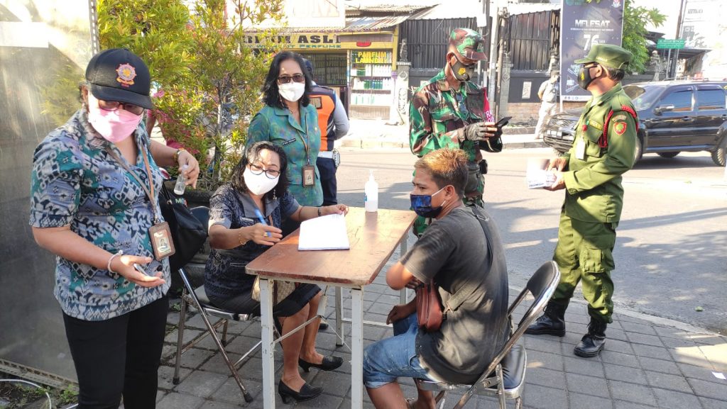 Pendisiplinan PPKM Level 4, Tim Yustisi Denpasar Jaring 12 Pelanggar Prokes